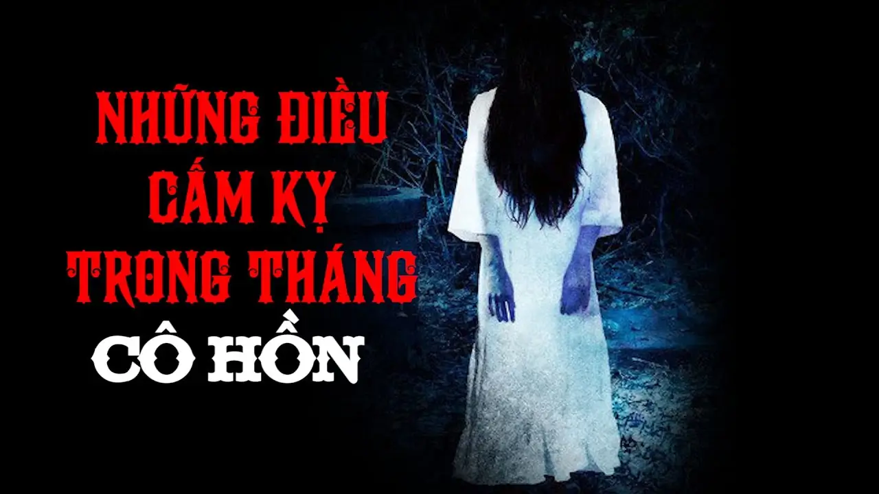 Đường phố vắng lặng trong đêm tháng cô hồn.
